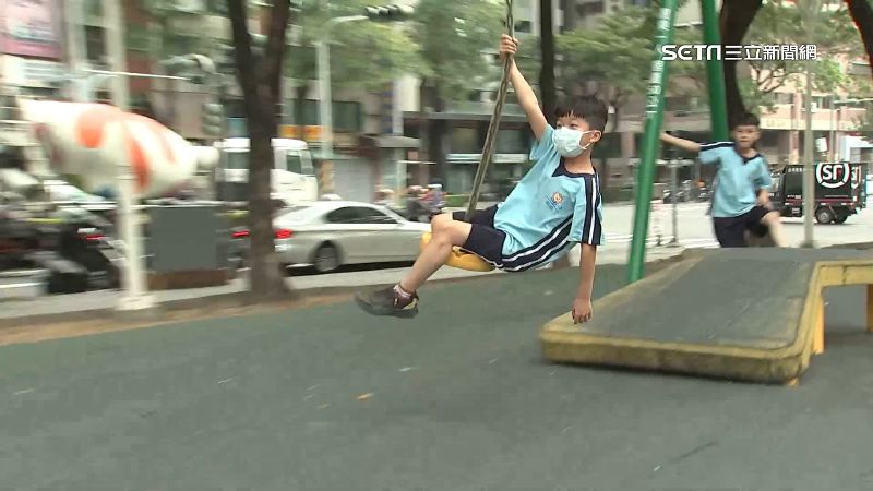台灣新聞通訊社-高中校園為何沒遊樂設施?萬人狂點「這1項」:30歲都還想玩