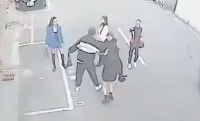 台灣新聞通訊社-台中4妹子酒後爆糾紛!他見「女友被推」保護欲爆棚⋯1拳1個擊倒3女