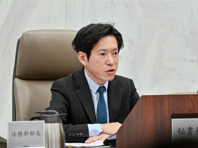 台灣新聞通訊社-電爆王鴻薇、翁曉玲！網封張惇涵「政院新戰神」　整理6大超狂回應讚爆