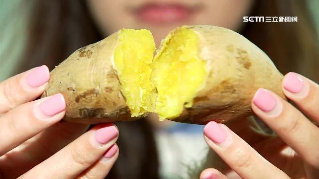 台灣新聞通訊社-妹子超商地瓜連皮都嗑!朋友嚇到臉歪 一票人曝恐怖真相:看過就不敢吃