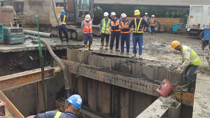 台灣新聞通訊社-淡水6.6萬戶大停水！淡北道路挖破水管釀災　市府折減賠償兩方案一次看