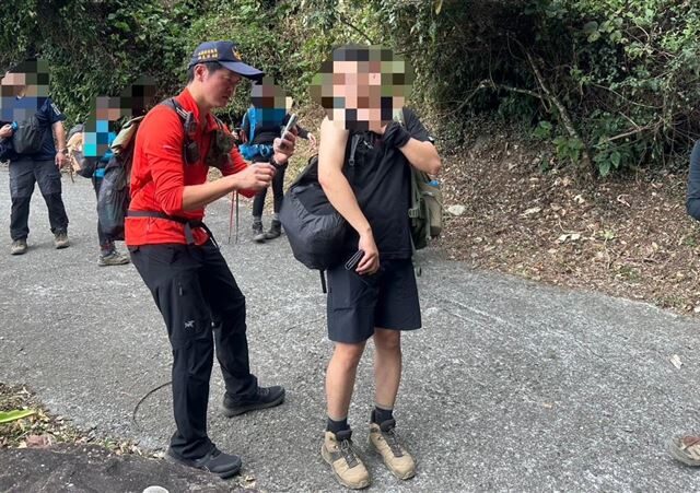 台灣新聞通訊社-今年第3起！2山友登馬崙山遭螫10處困步道　警消救援中