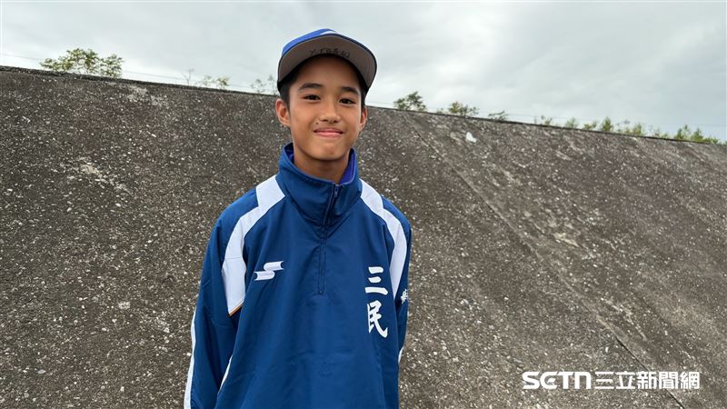 台灣新聞通訊社-關懷盃／叔叔邱鑫贈送手套被埋！　陳顥以看新聞驚見家被泥淹嚇到