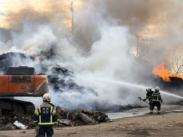 台灣新聞通訊社-快訊／快關窗！桃園八德掩埋場火警「大量濃煙狂竄」空汙警戒範圍曝光