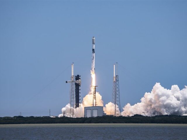 台灣新聞通訊社-SpaceX衝史上最瘋IPO！估值上看1.5兆美元　太空概念全面暴衝