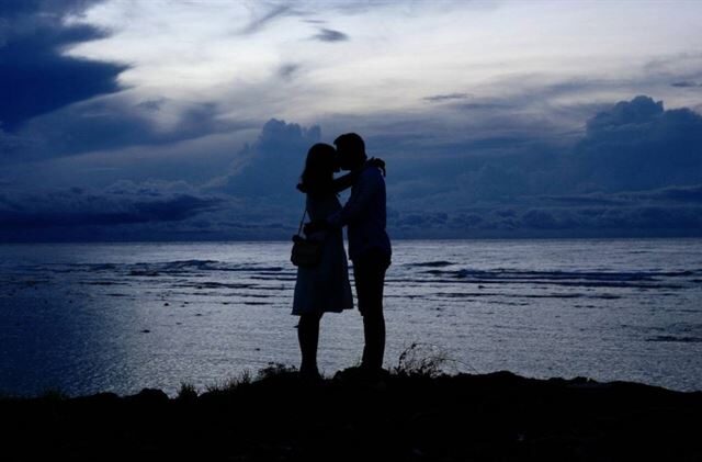 台灣新聞通訊社-23歲男吻別探監女友後暴斃　警揭她舌頭下藏毒！荒唐真相曝