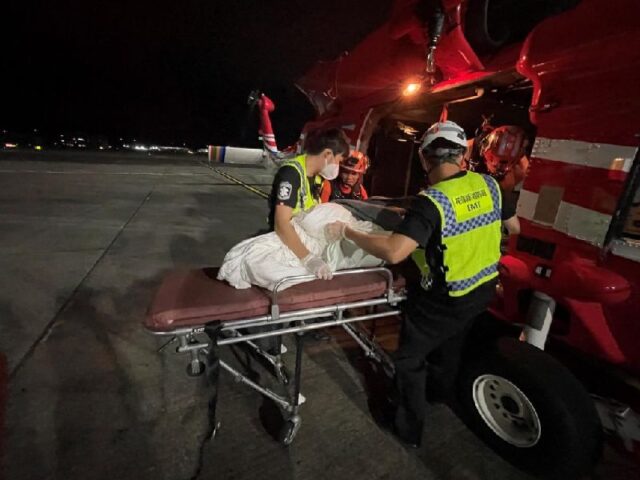 台灣新聞通訊社-麗星郵輪台籍男遊客倒地失去意識  空勤飛外海救援