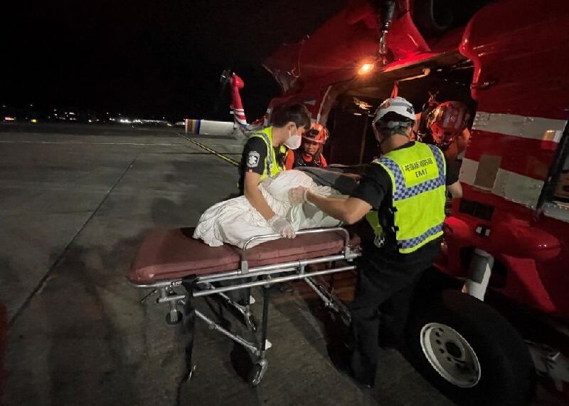 台灣新聞通訊社-麗星郵輪台籍男遊客倒地失去意識 空勤飛外海救援