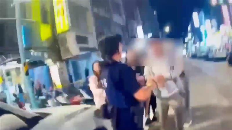 台灣新聞通訊社-北市寧夏夜市爆大亂鬥！外籍遊客被誤認是檢舉達人　3打1全掛彩