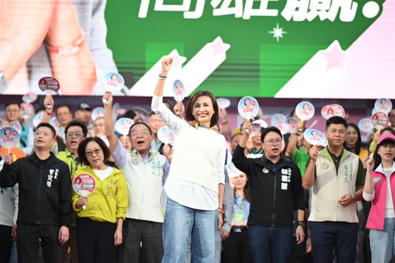 台灣新聞通訊社-邱議瑩拚高雄再秀圖卡 網驚呆:歌手許志豪竟是她前助理