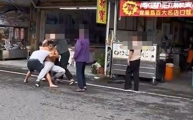 台灣新聞通訊社-私約二嫂兄弟鬩牆！高國豪遭「2兄長」痛扁…扯衣壓地畫面曝光
