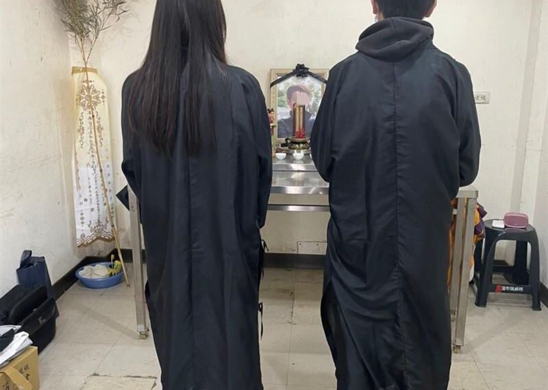 台灣新聞通訊社-姊弟的報恩!父猝死沒錢下葬好心人助安葬 她考上國立大學展新生