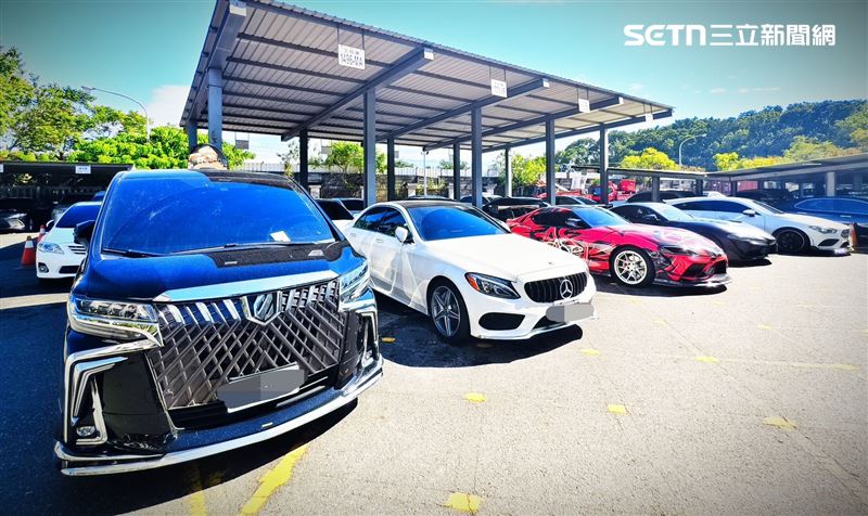 台灣新聞通訊社-市價逾千萬！雲林檢警兵分21路掃蕩飆車集團…「斬牛魔王」扣21輛改裝車