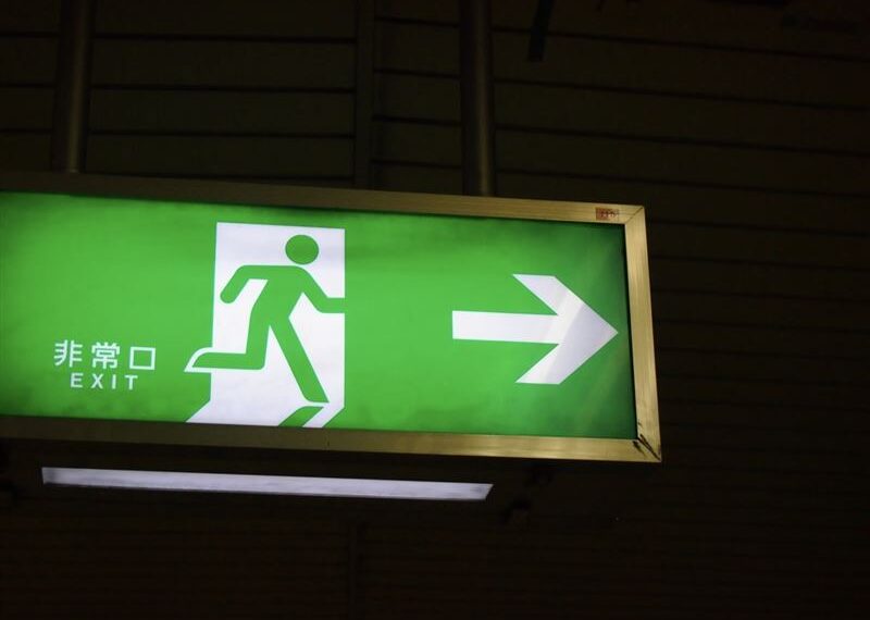 台灣新聞通訊社-緊急逃生口小綠人真名曝光　身世藏沉重過往！網驚：冷知識太強