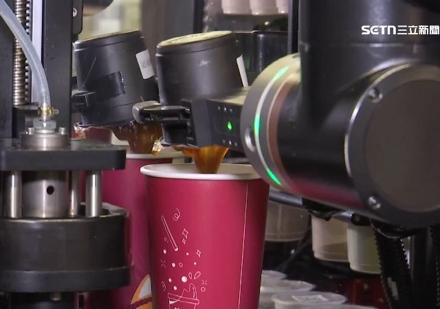 台灣新聞通訊社-獨家／販賣機包山包海！珍奶、香腸、除鏽劑全都賣