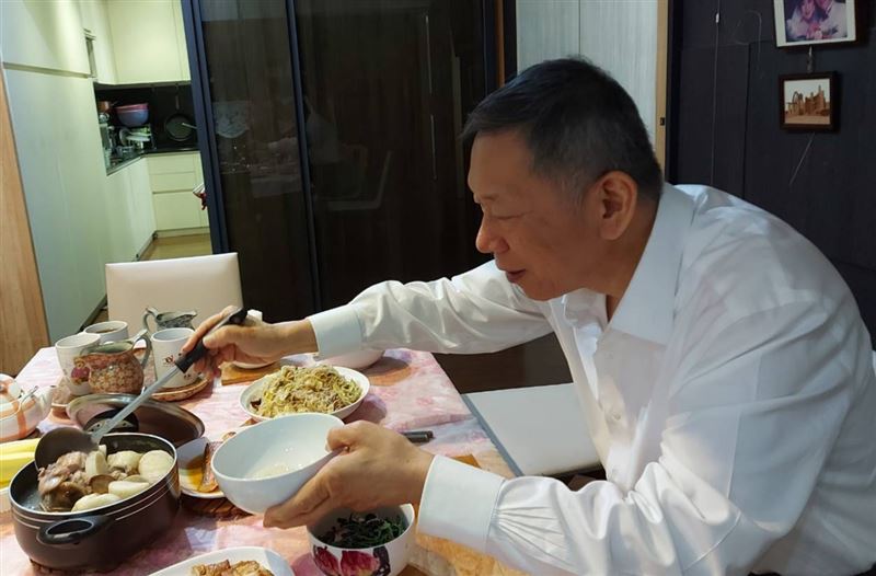 台灣新聞通訊社-陳佩琪怨檢方兵分54路突襲搜索 律師狠打臉:不然還要先掛號預約?