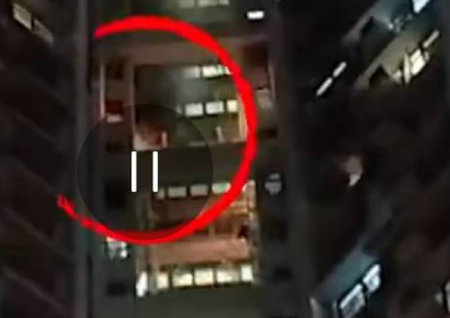 台灣新聞通訊社-香港又有樓起火「逾400人半夜逃生」凌晨3點警鐘狂響！警方列縱火案調查