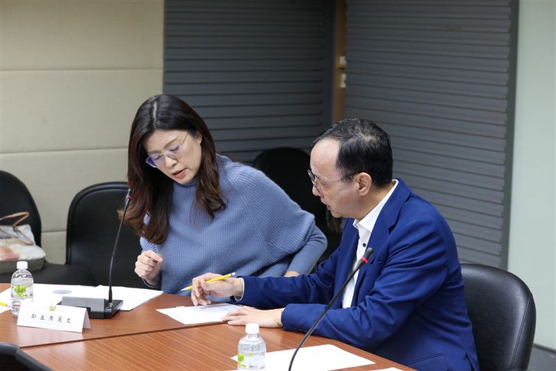 台灣新聞通訊社-交接國民黨智庫董事長　朱立倫祝福鄭麗文：一定有很多新創意、新想法