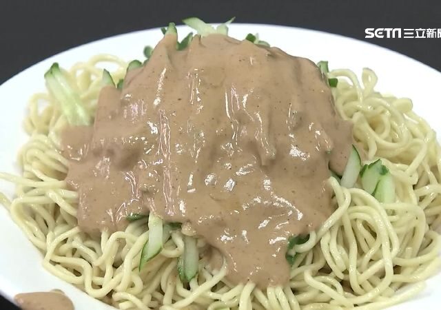 台灣新聞通訊社-台人吃錯了？他見超商涼麵「標註1吃法」傻眼　前店員認證：嚐一口嚇爛