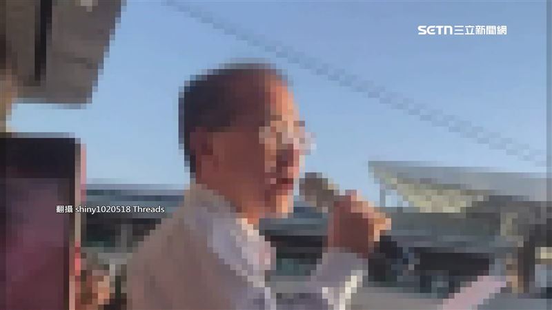 台灣新聞通訊社-誇張！補習班搶生「空戰」　2師站街頭、網路互嗆聲