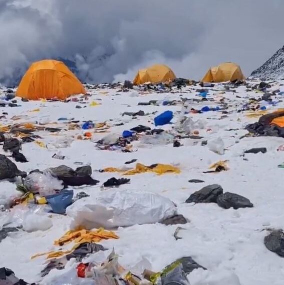 台灣新聞通訊社-聖母峰被摧殘！民怨「世界最高垃圾場」轟當地政府：收錢不做事
