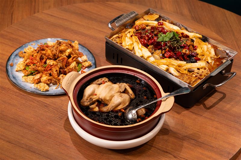 台灣新聞通訊社-要預訂！饗賓開賣黑蒜雞湯、龍蝦兩吃　年菜外帶即刻開跑