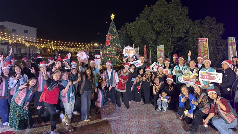 台灣新聞通訊社-「光耀桃源．點亮新年」溫暖點燈　教會齊聚高雄桃源區公所祝福聖誕