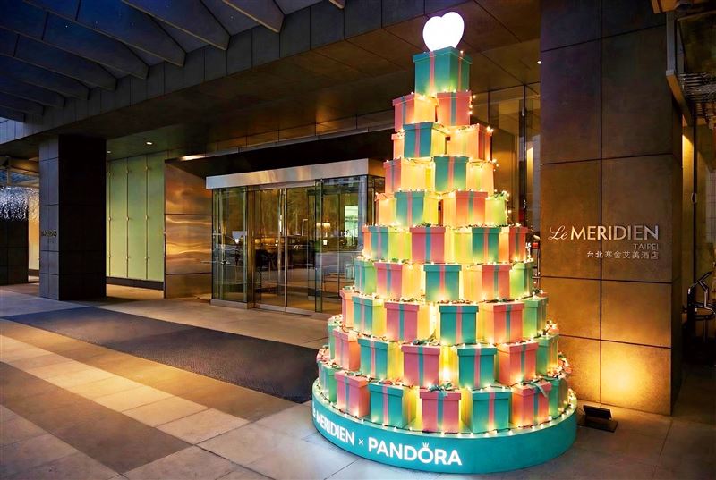 台灣新聞通訊社-點亮冬日儀式感!台北寒舍艾美酒店聖誕月 滿額贈Pandora