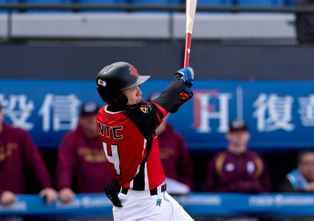 台灣新聞通訊社-新北U18／旗開得勝！新北藍挨轟仍扣倒東京　新北白擊敗昆士蘭