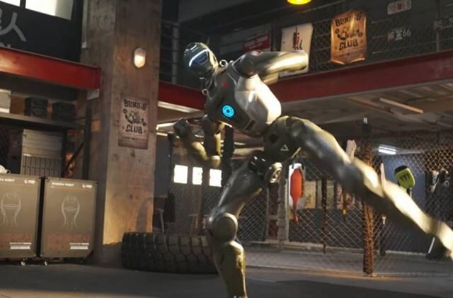 台灣新聞通訊社-美中人形機器人對決！特斯拉Optimus遞水摔　中國「眾擎 T800」踹飛老闆