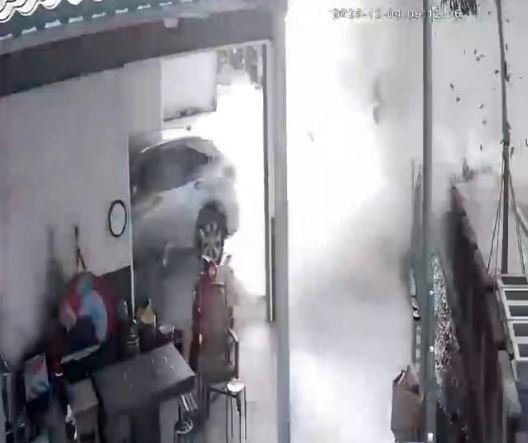 台灣新聞通訊社-陸軍出包！實彈射擊射偏「砲彈落入民宅」夫婦聽巨響嚇壞