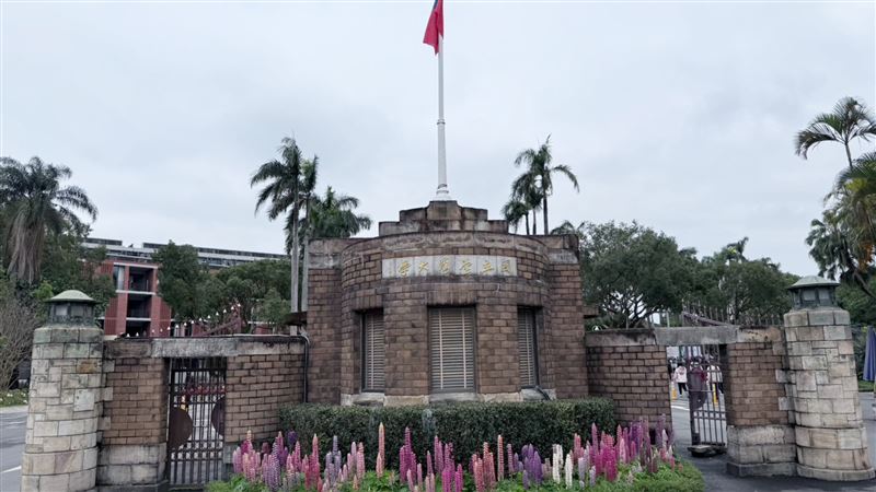 台灣新聞通訊社-台大生收「肺結核接觸通知」照X光、抽血!學生曝去年就收過 曾修1堂課