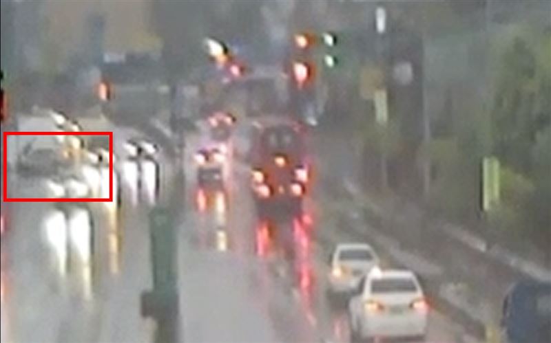 台灣新聞通訊社-又是喪屍毒！毒駕男闖紅燈撞死騎士驚悚瞬間曝光