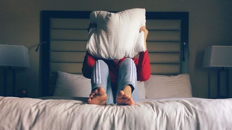 台灣新聞通訊社-受詛咒?兒子守母喪「壓鬼床」竟慘腹瀉 驚人真相曝光