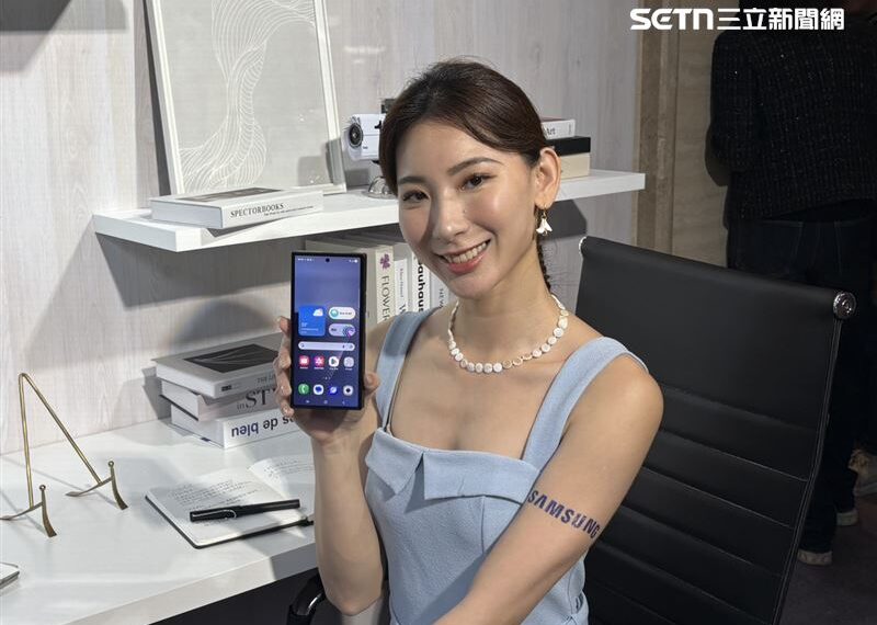 台灣新聞通訊社-首款三折機問世!三星Galaxy Z TriFold登台亮相 驚人價格曝光