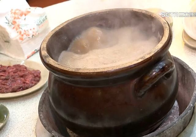 台灣新聞通訊社-吃完薑母鴨脖子卡卡！「3大進補地雷」：小心膽固醇爆表