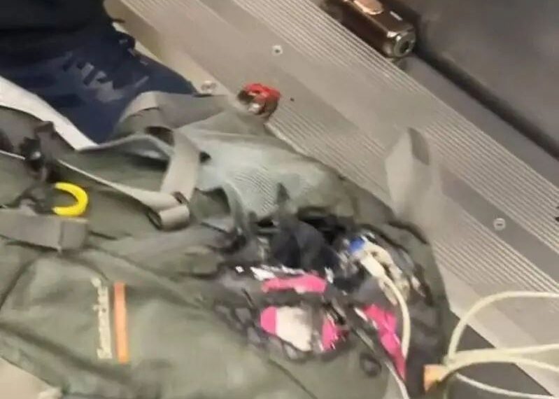 台灣新聞通訊社-港男搭地鐵突「尿袋爆炸」車廂冒火　女乘客驚呼差點被燒到