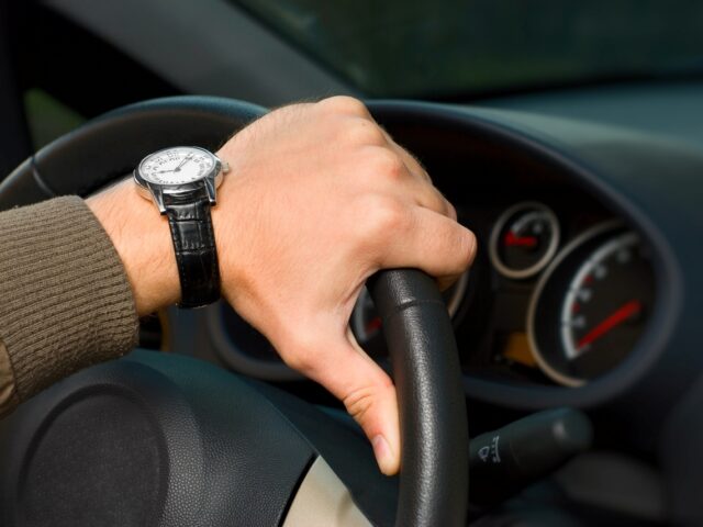 台灣新聞通訊社-市區飆車真能省時間？研究曝「時速快20公里、僅少1分鐘」…風險還大增