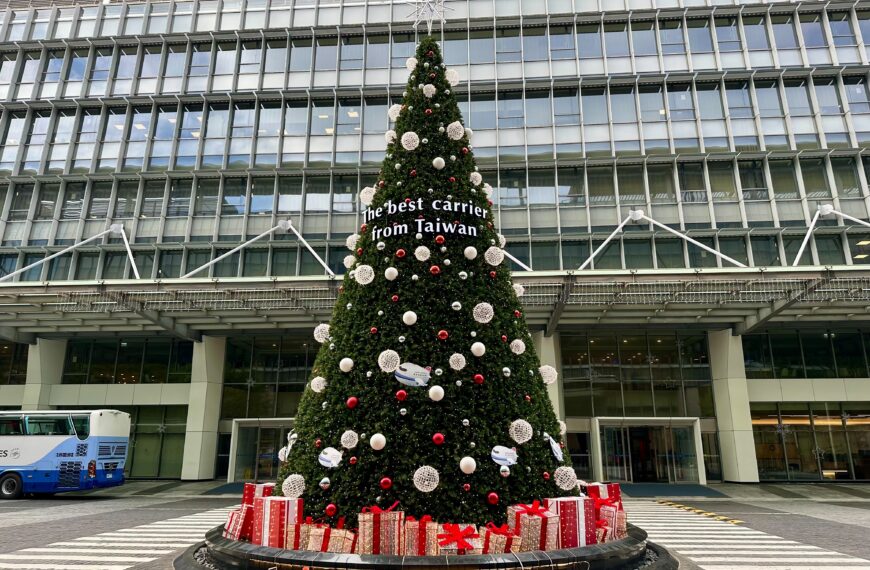 台灣新聞通訊社-華航園區聖誕裝置藝術 網友形容彷彿來到東京六本木