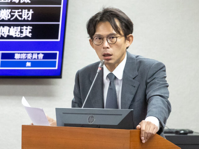 台灣新聞通訊社-舊法也要6位大法官才能判決 黃國昌：5位綠色大法官拆了憲法法庭