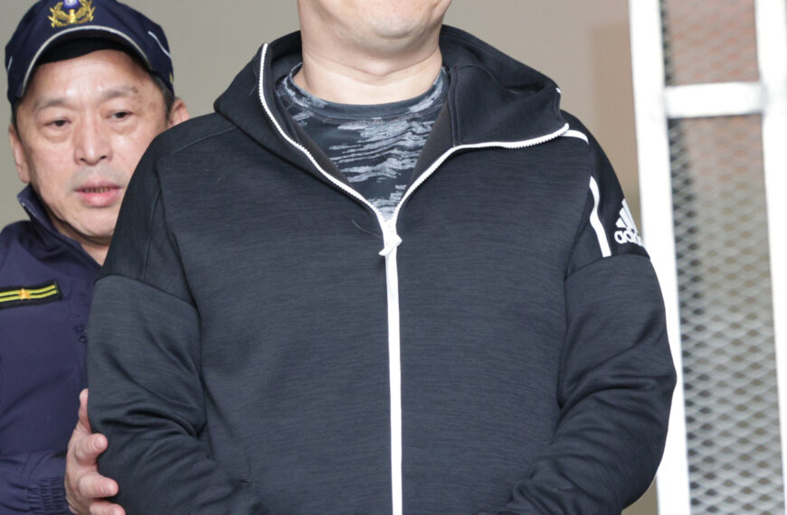 台灣新聞通訊社-昔朱學恆校園演講嗆「妳給我慢慢等」 網紅火速撕掉簽名回收