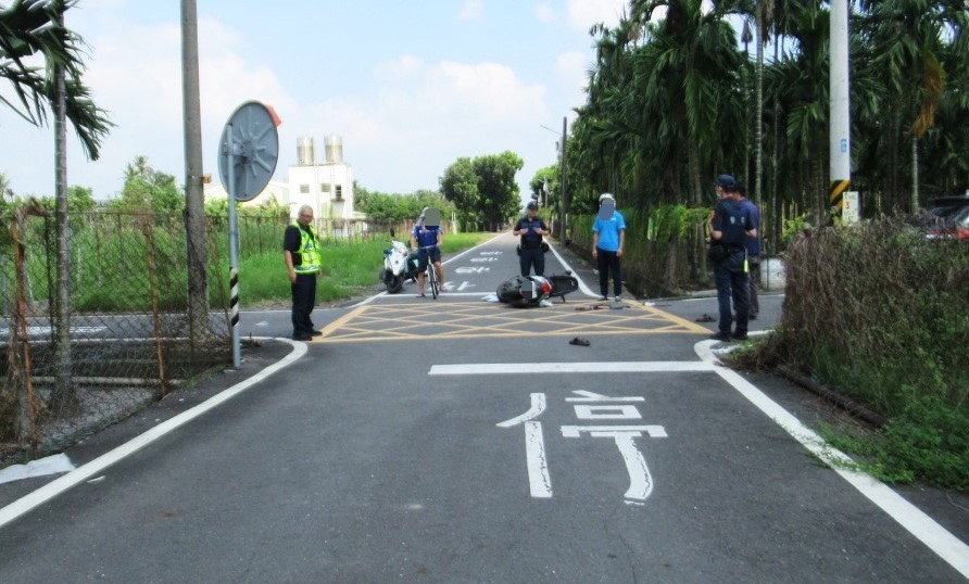 台灣新聞通訊社-停了怕追尾、不停怕吃單！這標線讓駕駛超崩潰 網吵翻：到底該怎麼開