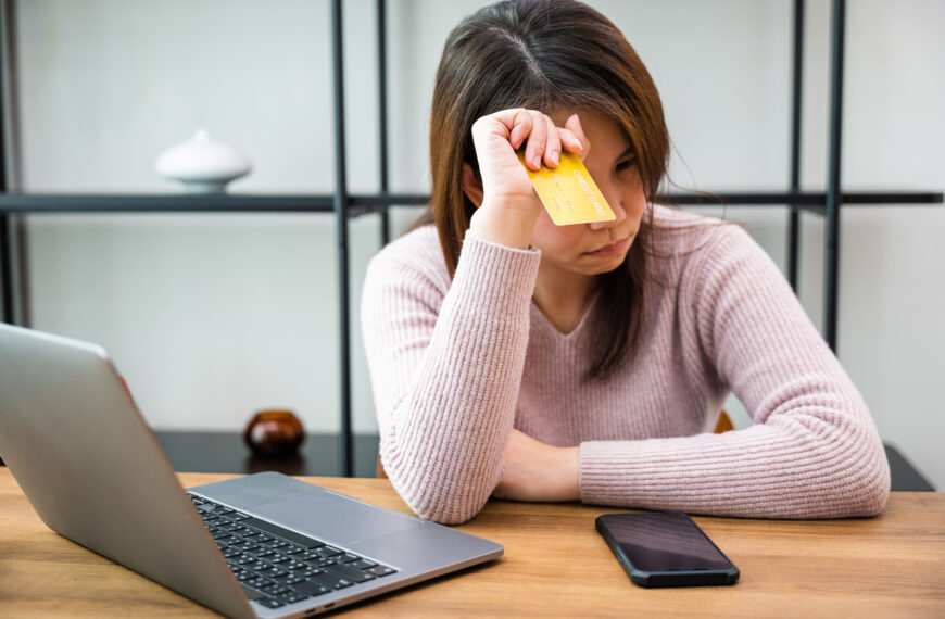 台灣新聞通訊社-碩畢薪資不如人她心寒「拿學歷為了什麼」 苦主共鳴：滿手感謝函