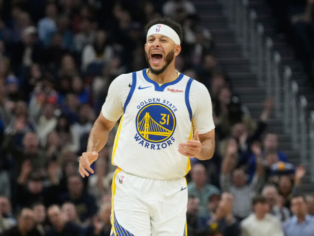 台灣新聞通訊社-NBA／小柯瑞首秀高效拿14分 勇士袋棍球巨星讚：像他哥一樣