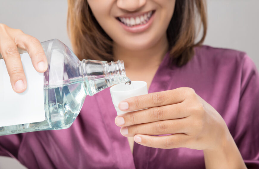 台灣新聞通訊社-漱口水先用或後用？牙醫揭常見「錯誤習慣」：時機不對等於白做