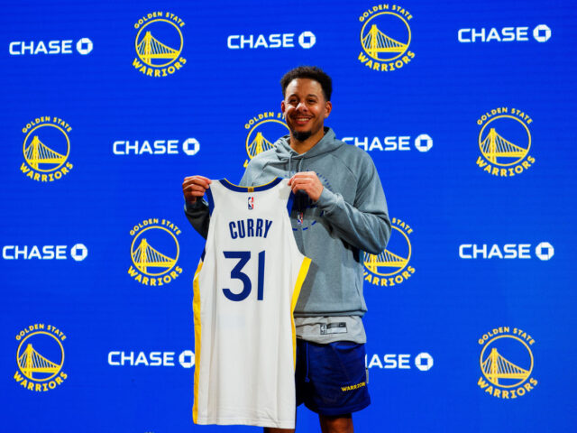 台灣新聞通訊社-NBA／真正的「浪花兄弟」！ 小柯瑞重返勇士與大哥柯瑞連線