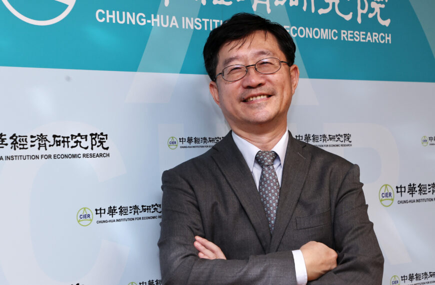 台灣新聞通訊社-昂貴罕病藥物該不該納健保?中經院院長連賢明給建言