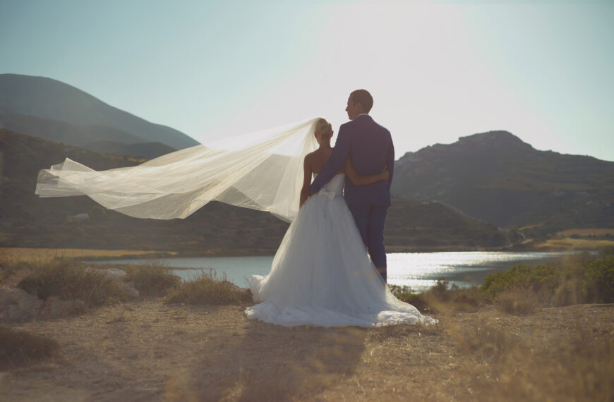 台灣新聞通訊社-砸十幾萬拍婚紗值嗎?過來人曝「翻兩次就封存」 網友意見兩極