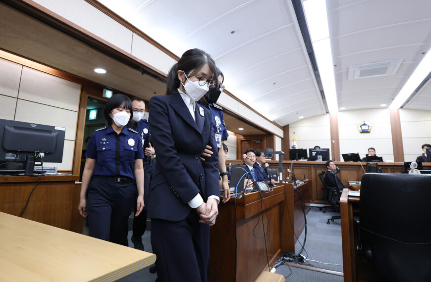 台灣新聞通訊社-遭控收賄、操縱股價等罪名 南韓前第一夫人金建希遭求處15年徒刑