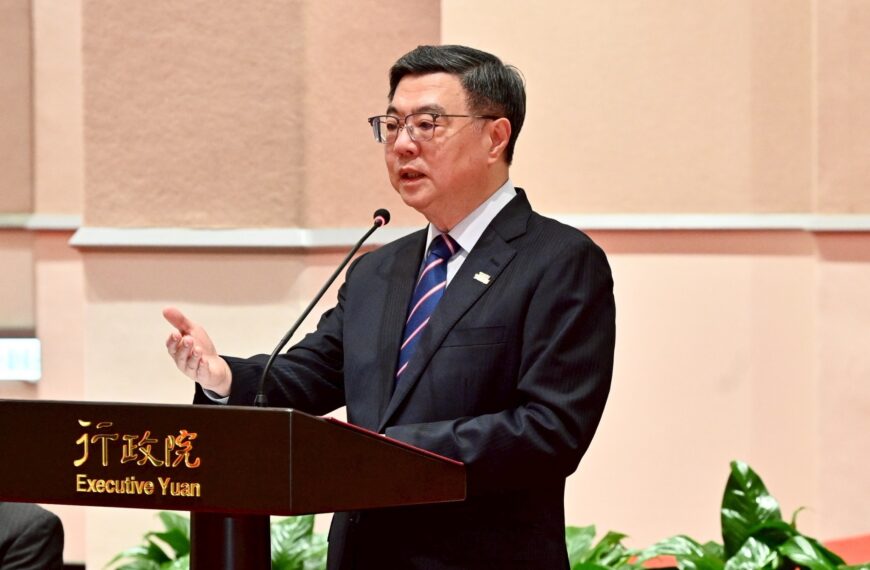 台灣新聞通訊社-卓榮泰稱公職應效忠單一國家 批藍修國籍法「開什麼玩笑」